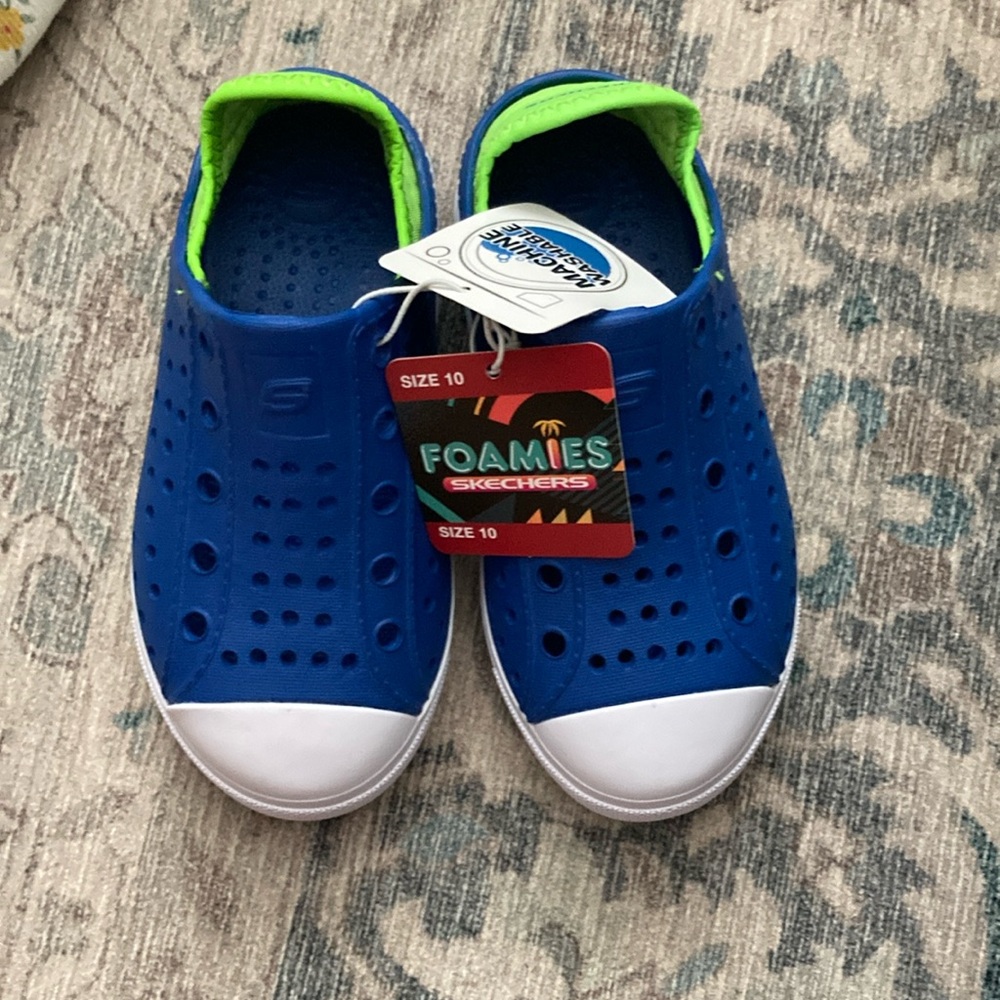 NWT sketchers foamies